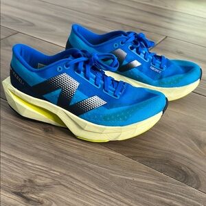 New Balance Fuecell Rebel v4 size 8